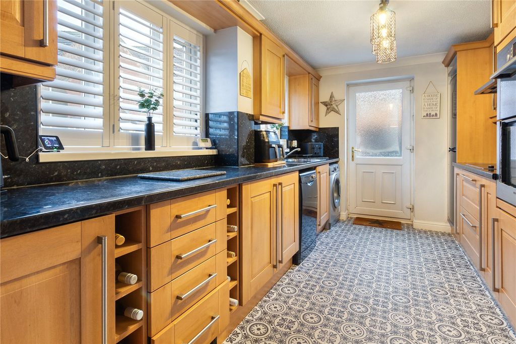 Property photo 3 of 20 Kitchen