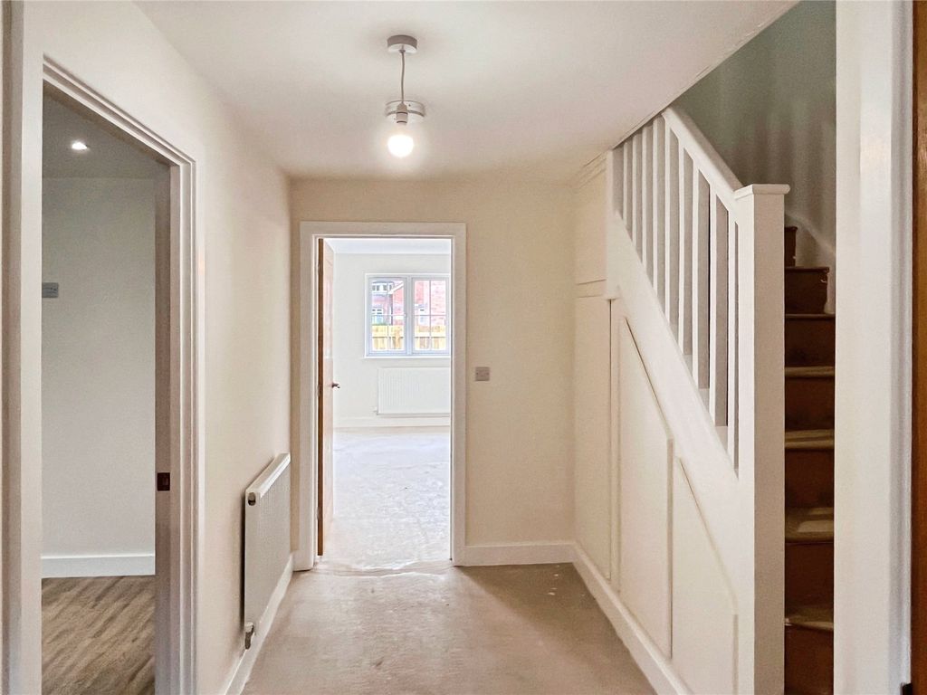 Property photo 2 of 10 Entrance Hall