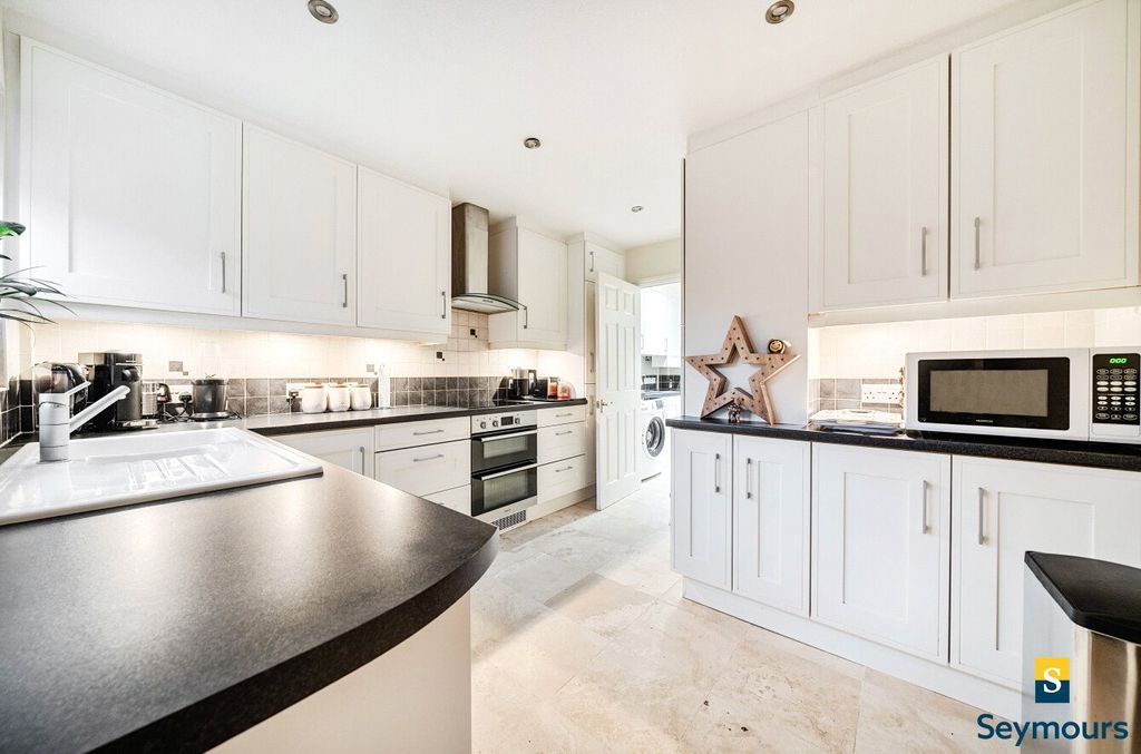 Property photo 3 of 24 Kitchen