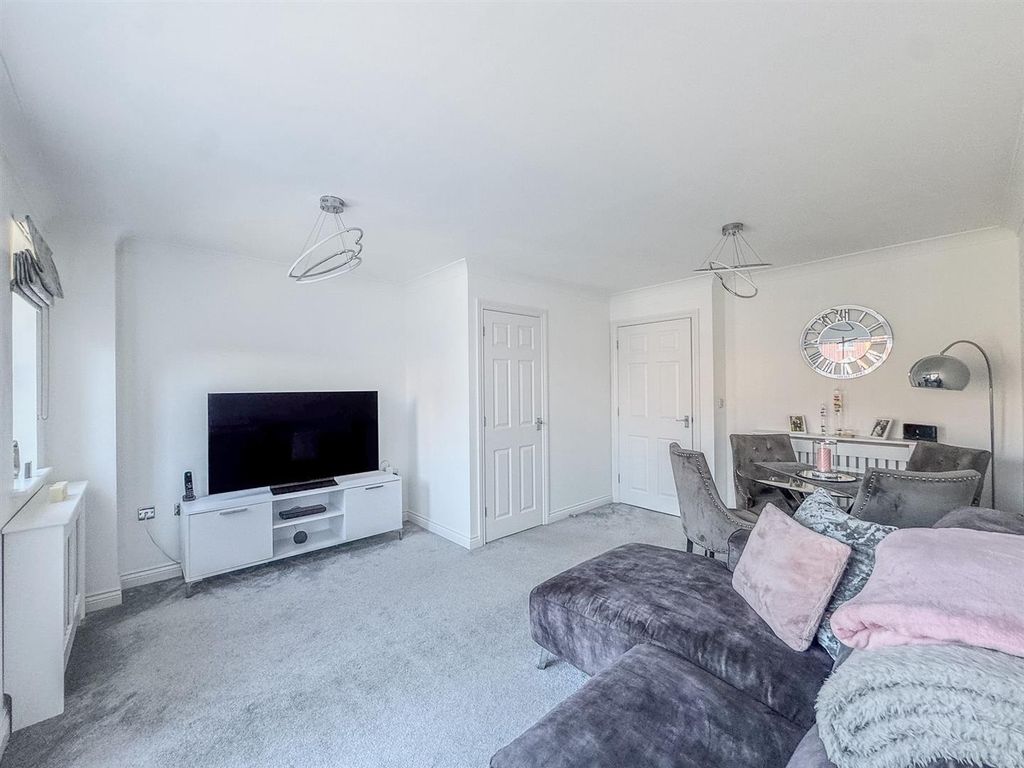 Property photo 2 of 29 Lounge / Diner