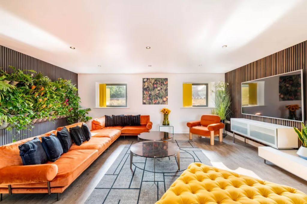 Property photo 2 of 19 Photo 16