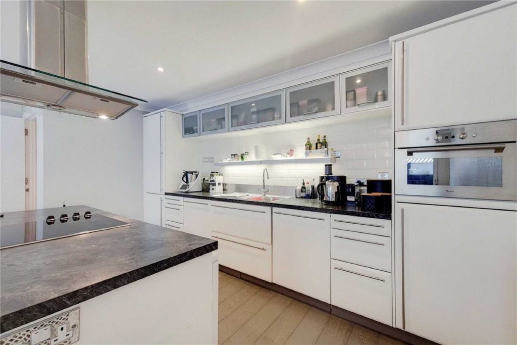 Property photo 3 of 11 Photo