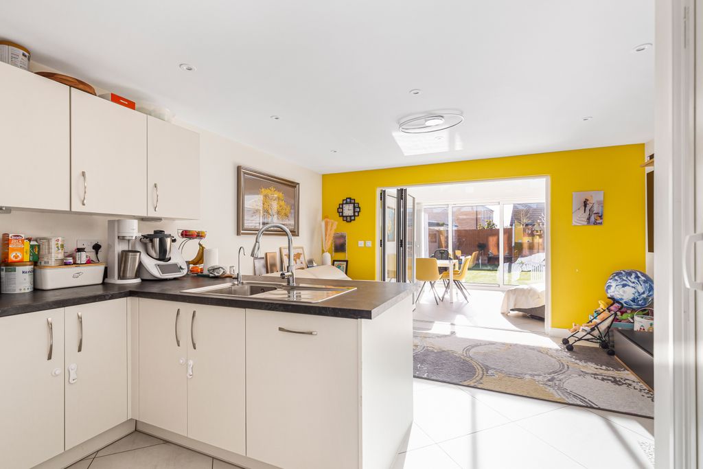 Property photo 2 of 28 2076793