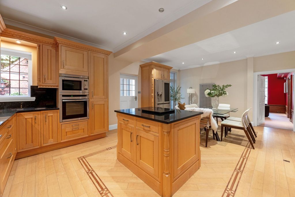 Property photo 3 of 31