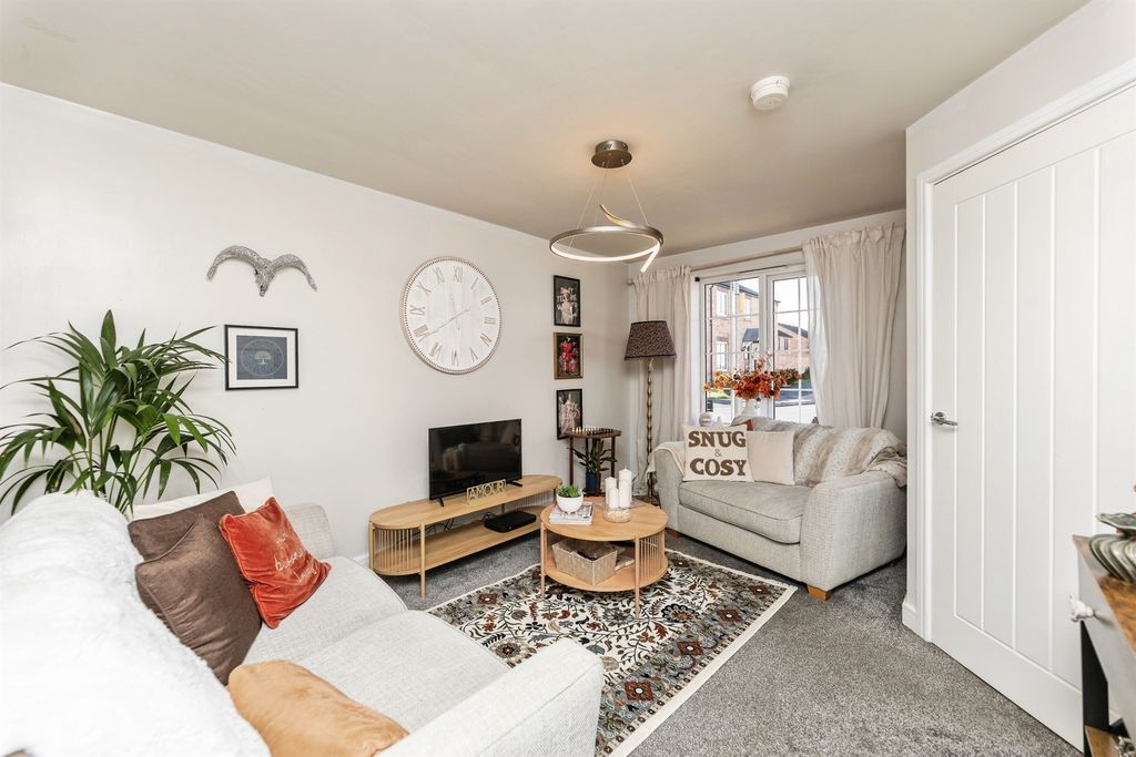 Property photo 3 of 17