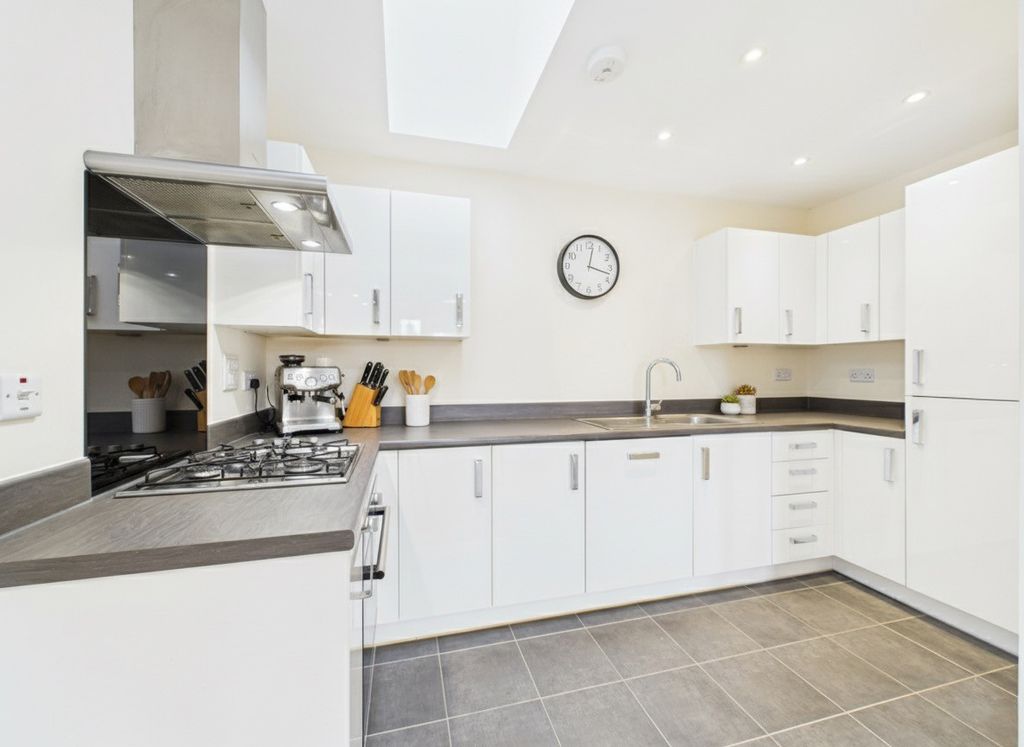Property photo 3 of 17 Kitchen Staged