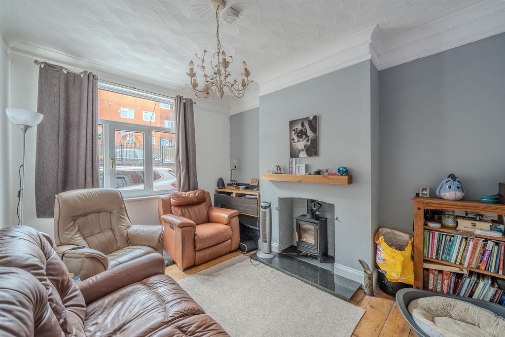 Property photo 2 of 19 2 Woodview Terrace-7.Jpg