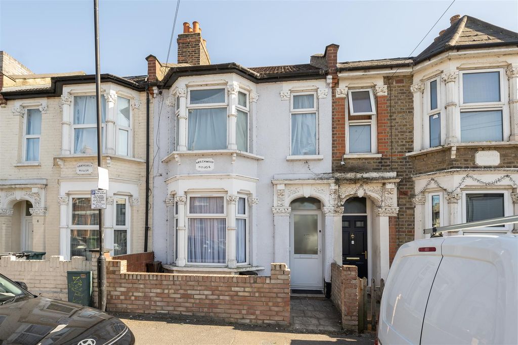 Property photo 1 of 19 St Andrews Road, E17