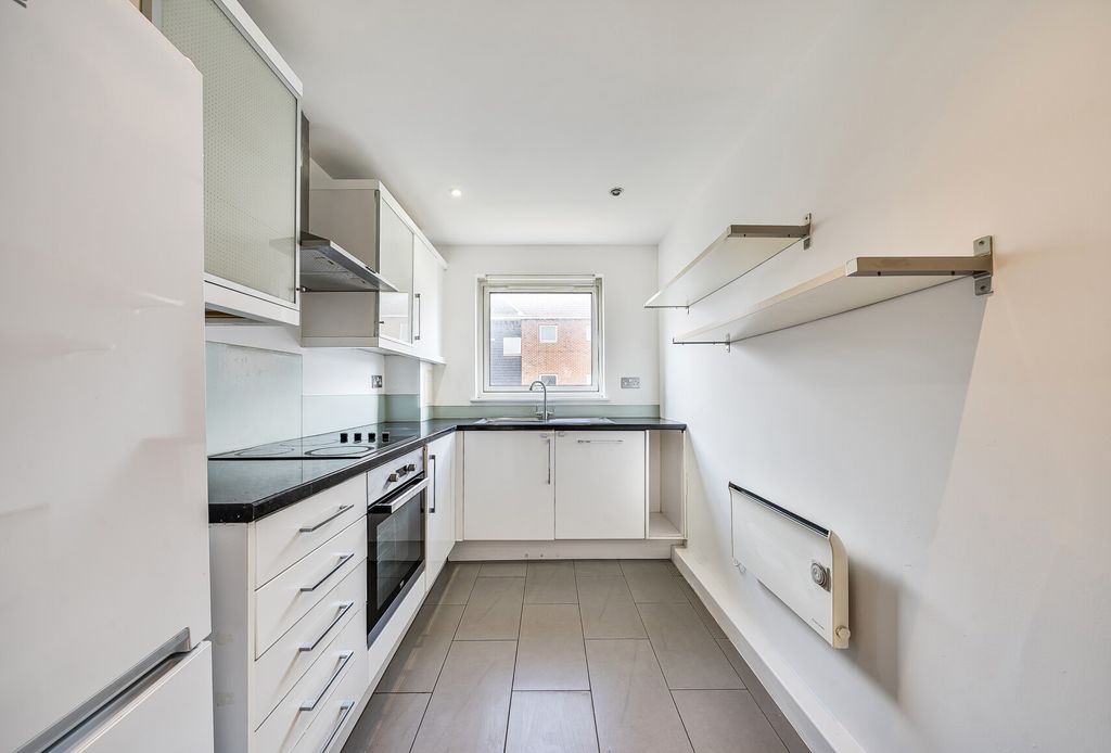 Property photo 1 of 15 1353575-16-68c364...