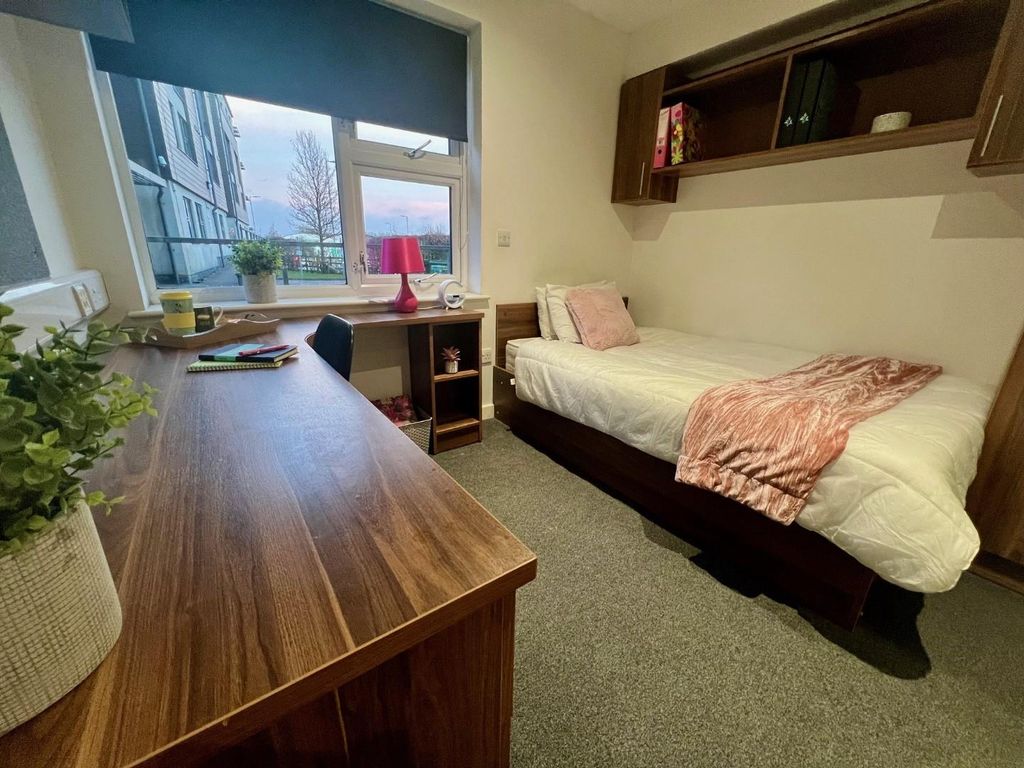 Property photo 2 of 6 Pen Bed Light Pink 2 Landscape Large.Jpg