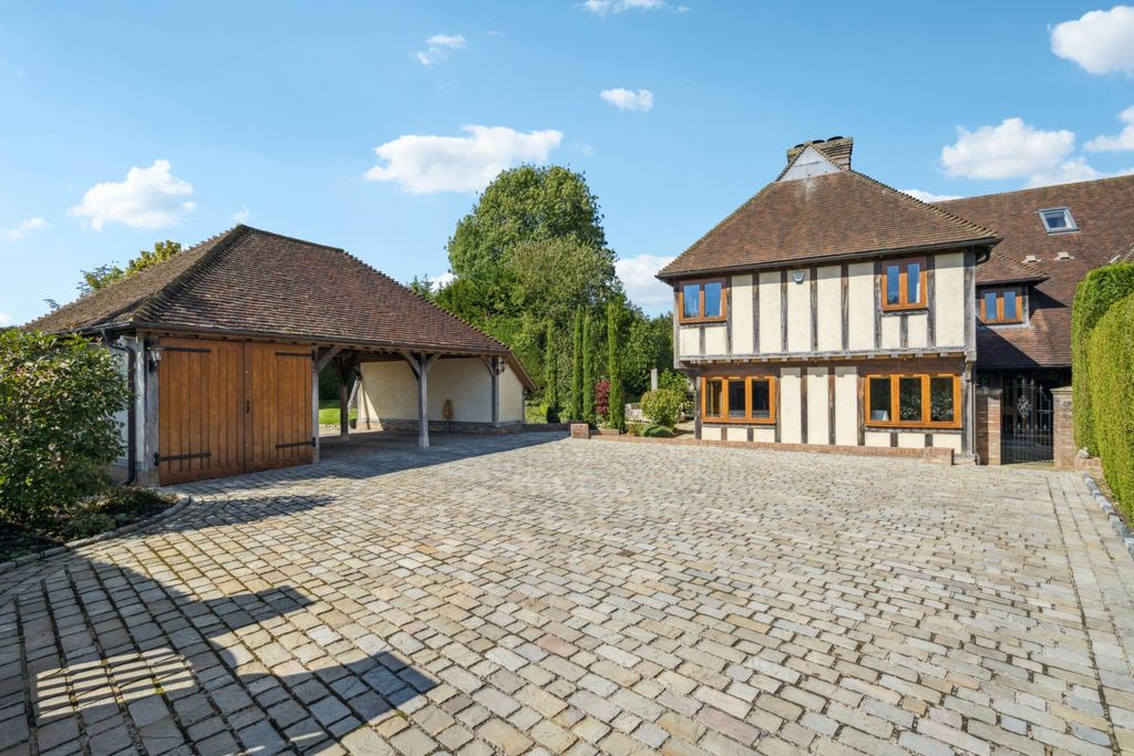 Property photo 2 of 40