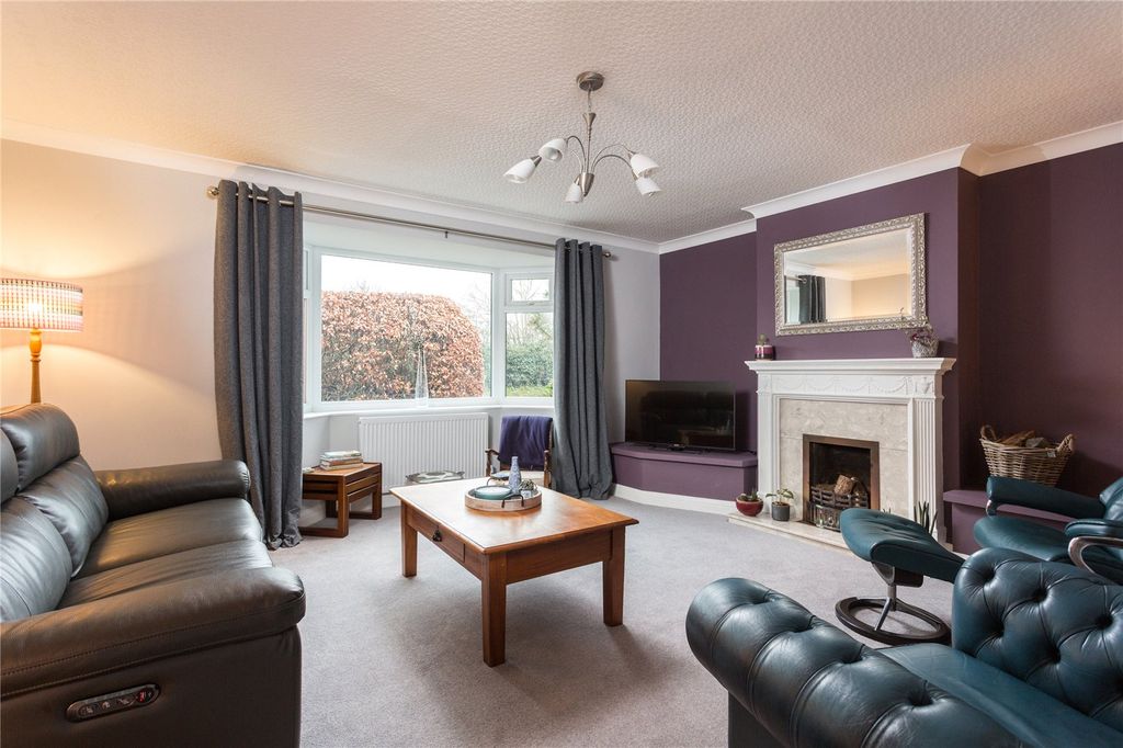 Property photo 2 of 20 Sitting Room