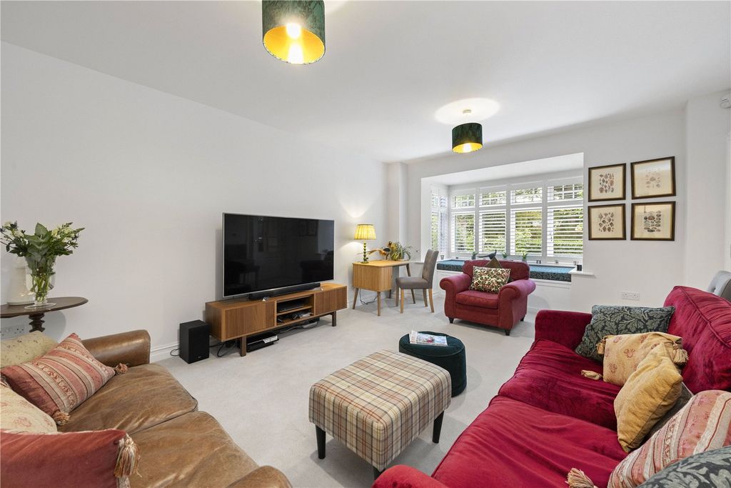 Property photo 2 of 20 Sitting Room