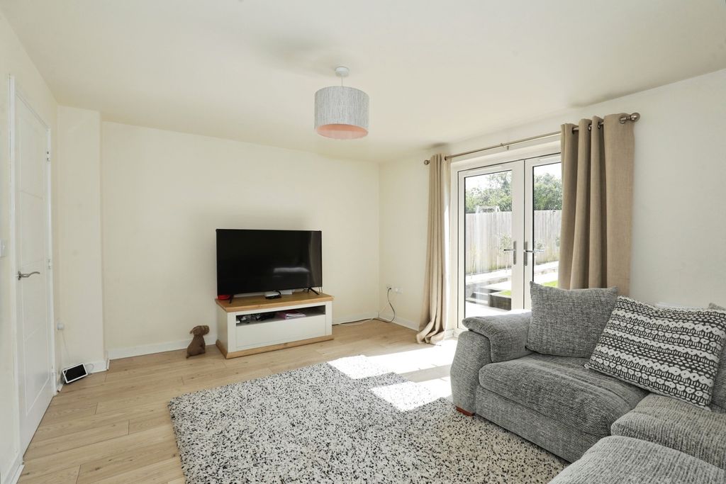 Property photo 3 of 19 Pbox-Img.Jpg