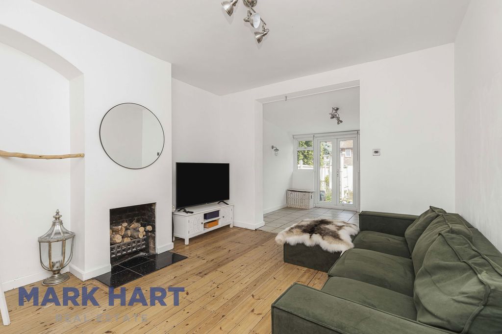 Property photo 3 of 11