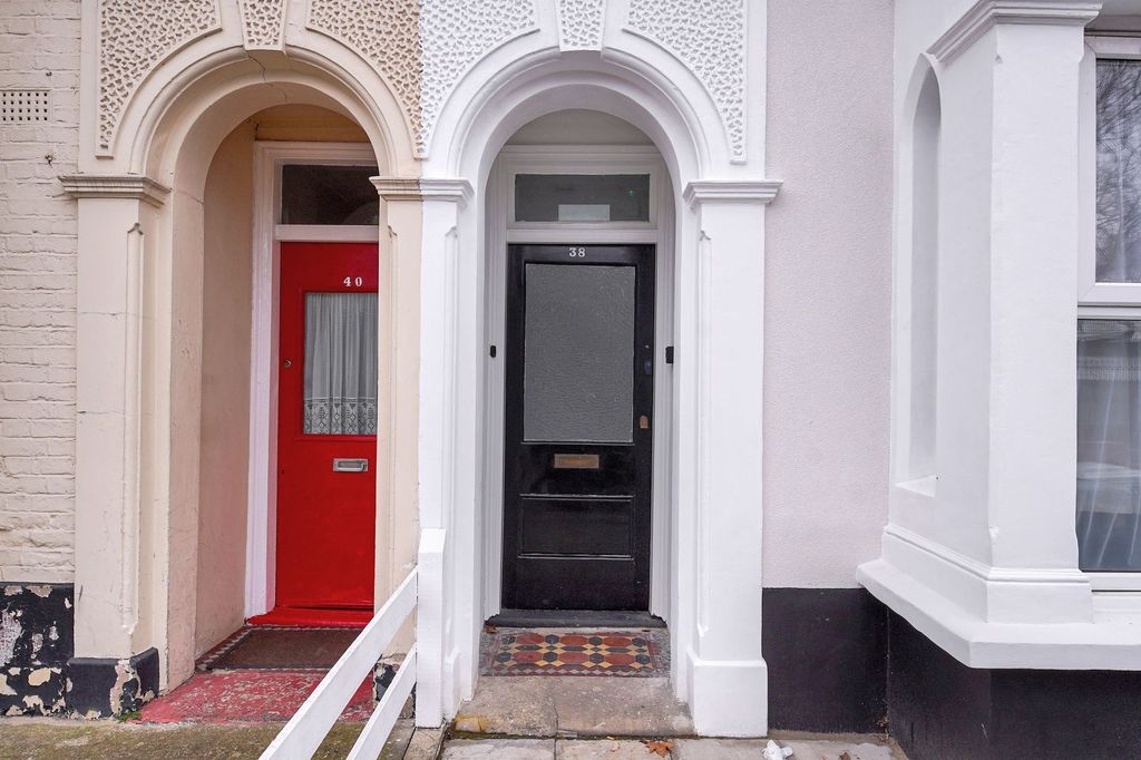 Property photo 3 of 20