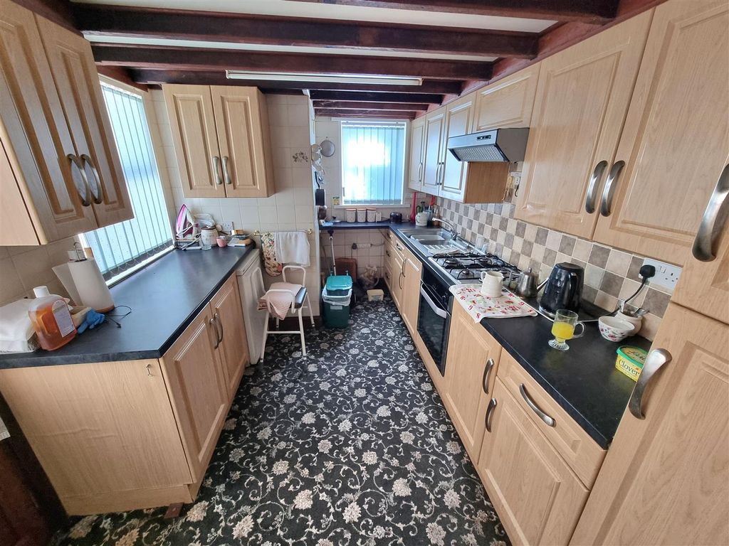Property photo 3 of 11 Kitchen.Jpg