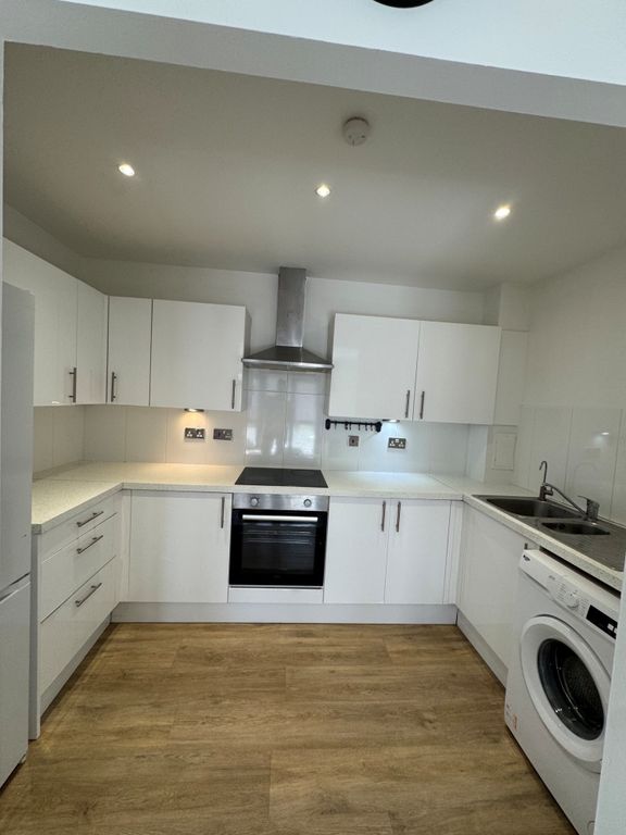 Property photo 3 of 8 Kitchen 2