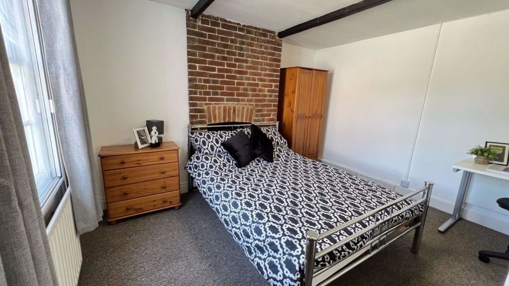 Property photo 1 of 18 1 Bedroom End Terrace For Rent