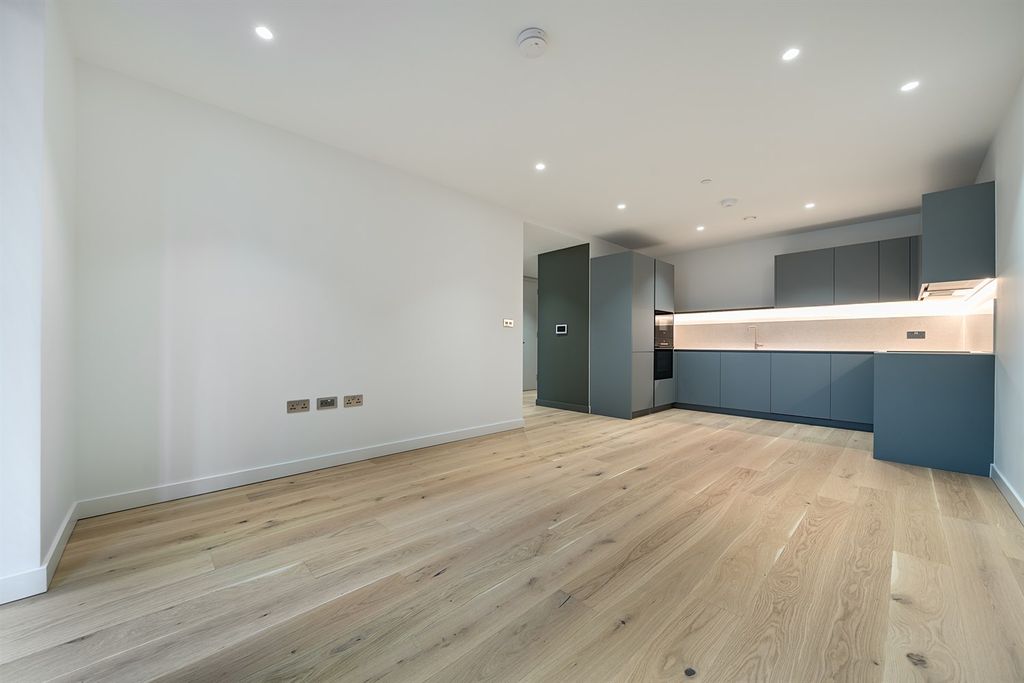 Property photo 1 of 13 (Main)