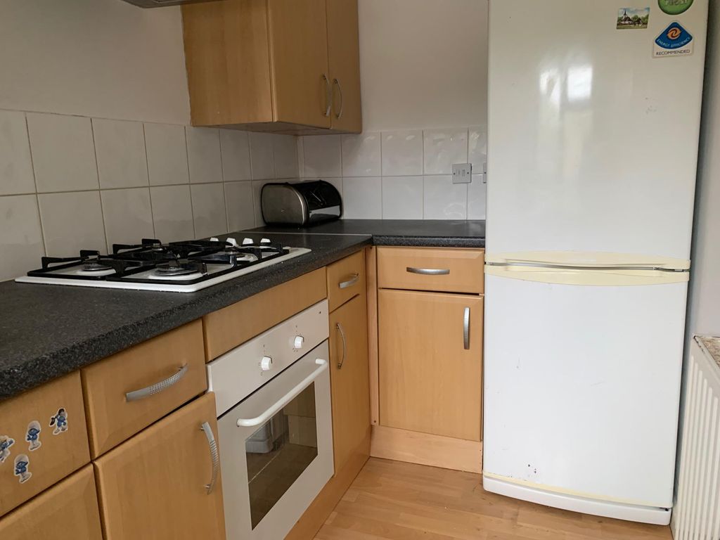 Property photo 3 of 9 Kitchen