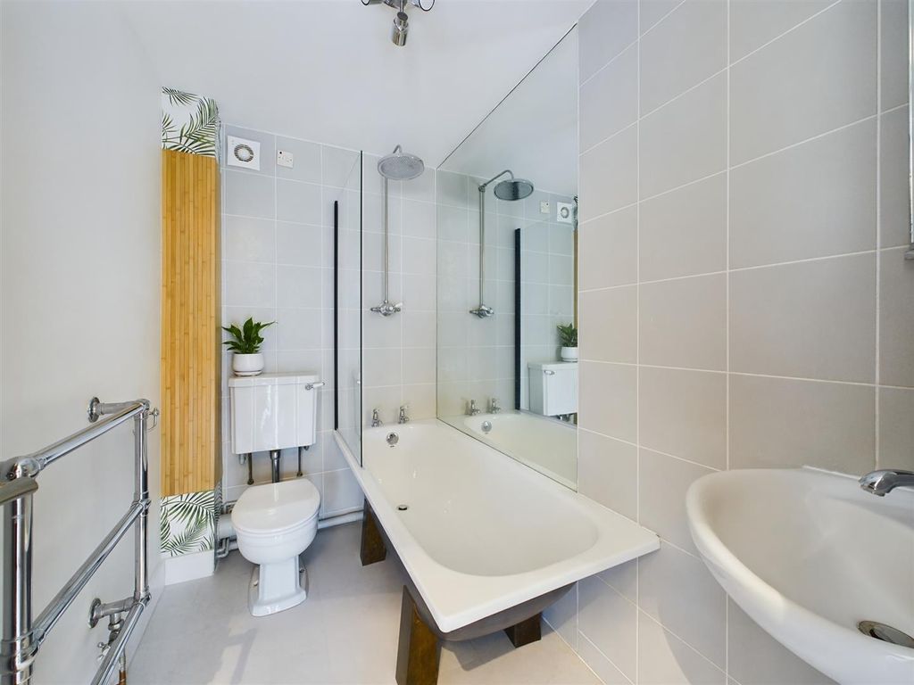 Property photo 3 of 10 Cam02202G0-Pr0182-Still007.Jpg