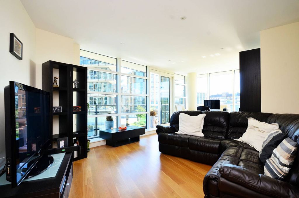 Property photo 2 of 9