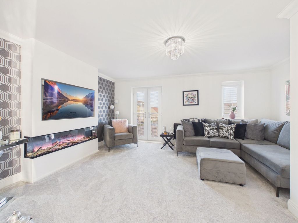 Property photo 3 of 15 Lounge