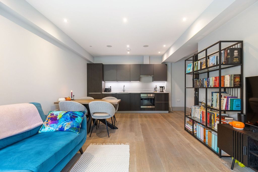 Property photo 3 of 8 4658704