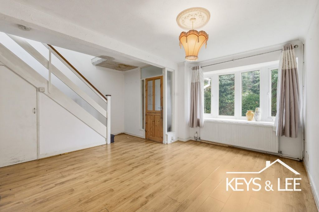 Property photo 2 of 11 4598955