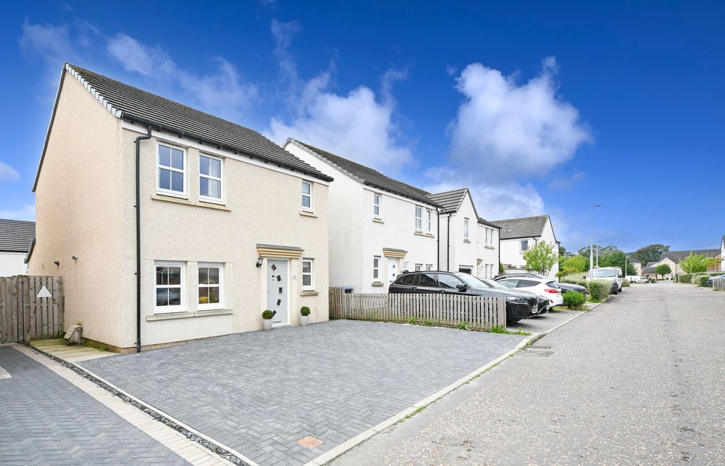 Property photo 1 of 39 17Kga