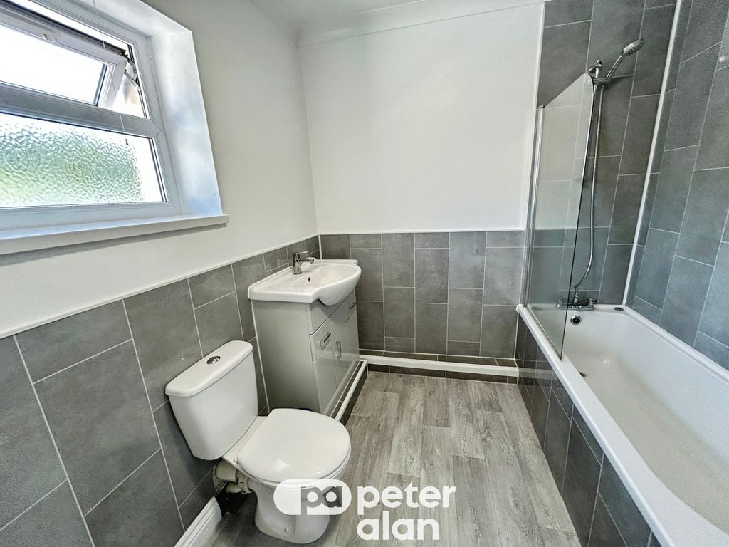 Property photo 3 of 15 Bathroom