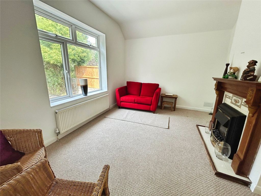 Property photo 3 of 12 Lounge