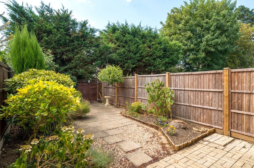 Property photo 2 of 18 Garden