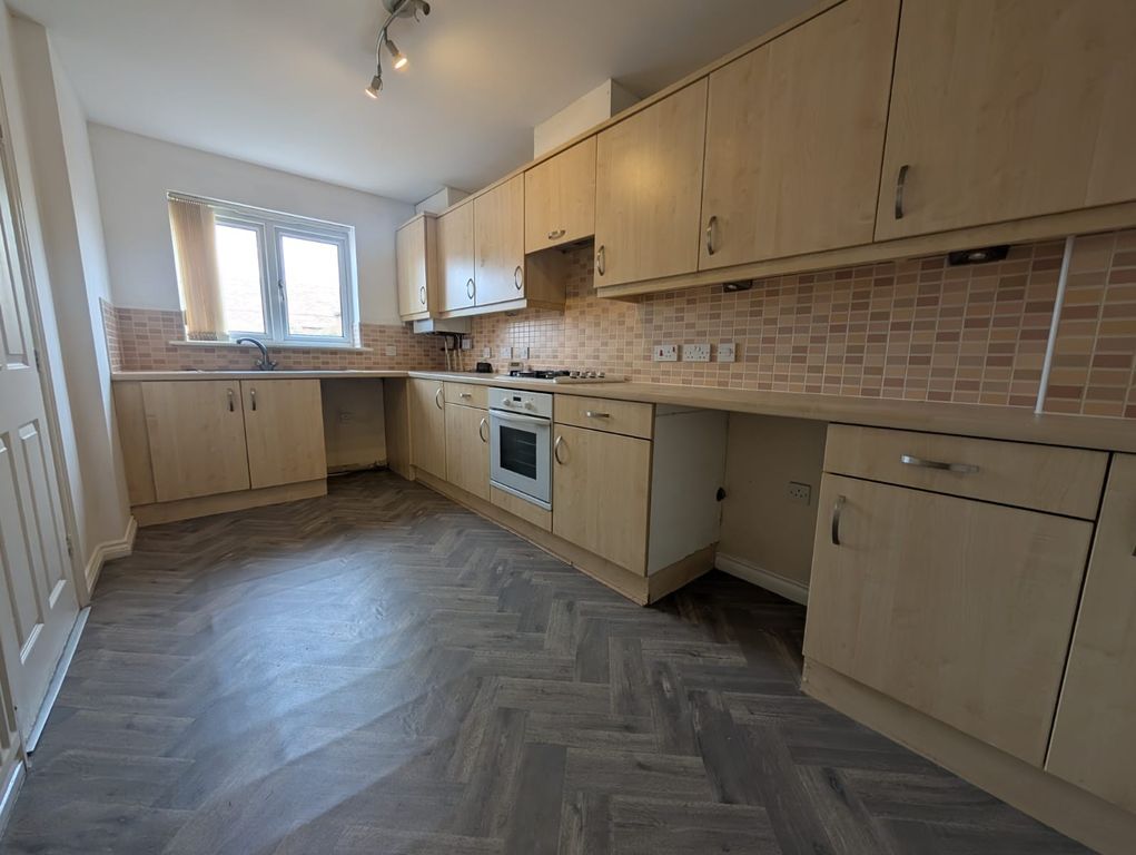 Property photo 2 of 10 Kitchen