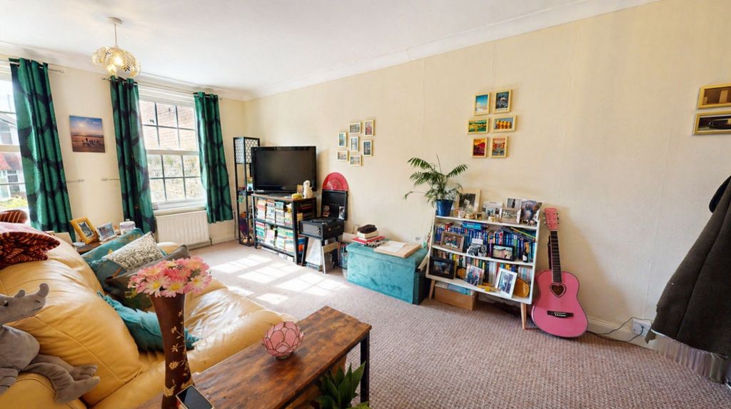 Property photo 3 of 7 Picture 3