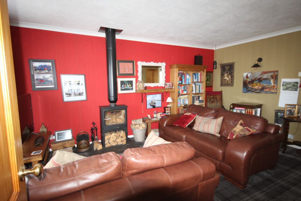 Property photo 3 of 21 Lounge