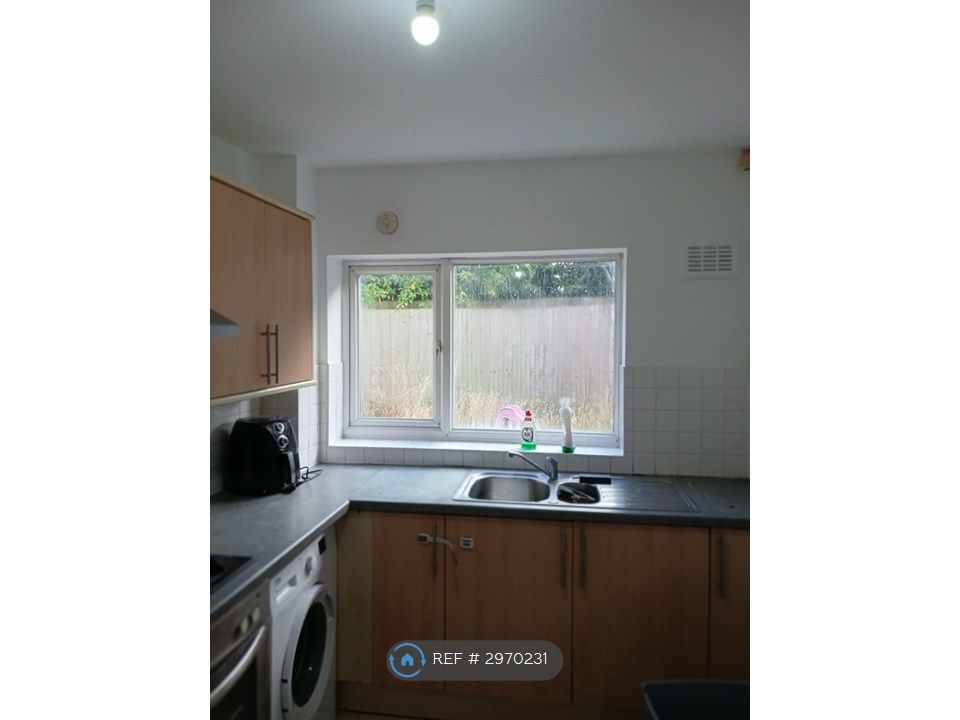 Property photo 2 of 10 Kitchen