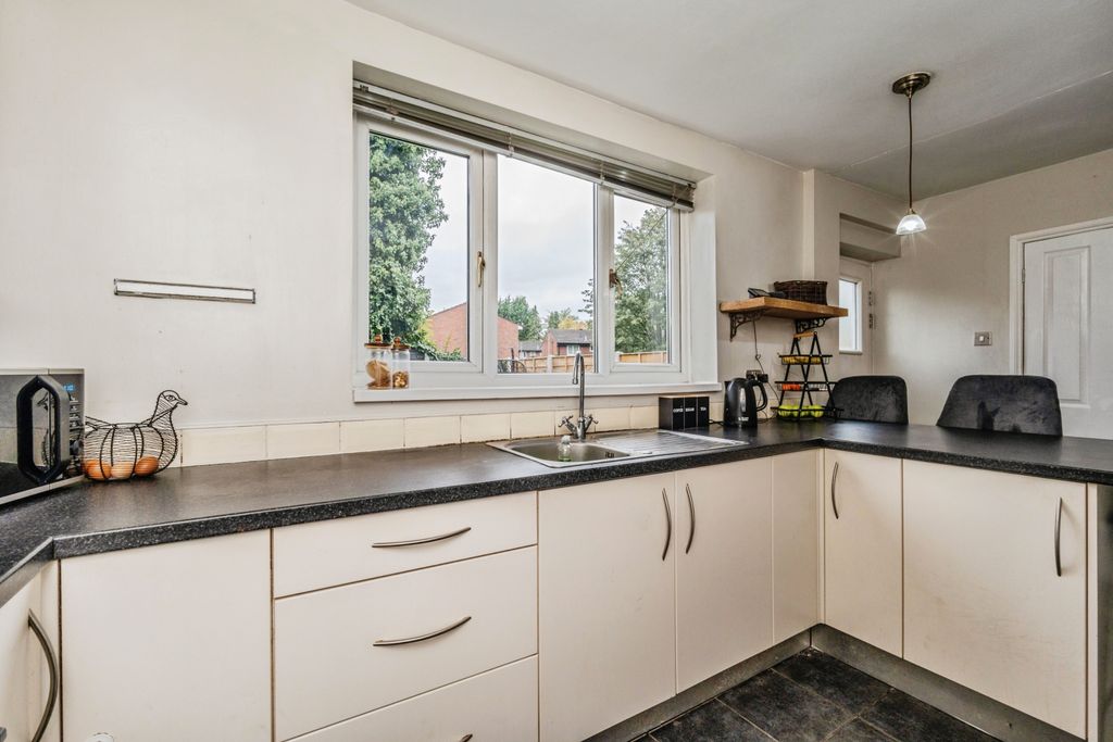 Property photo 2 of 16 Kitchen