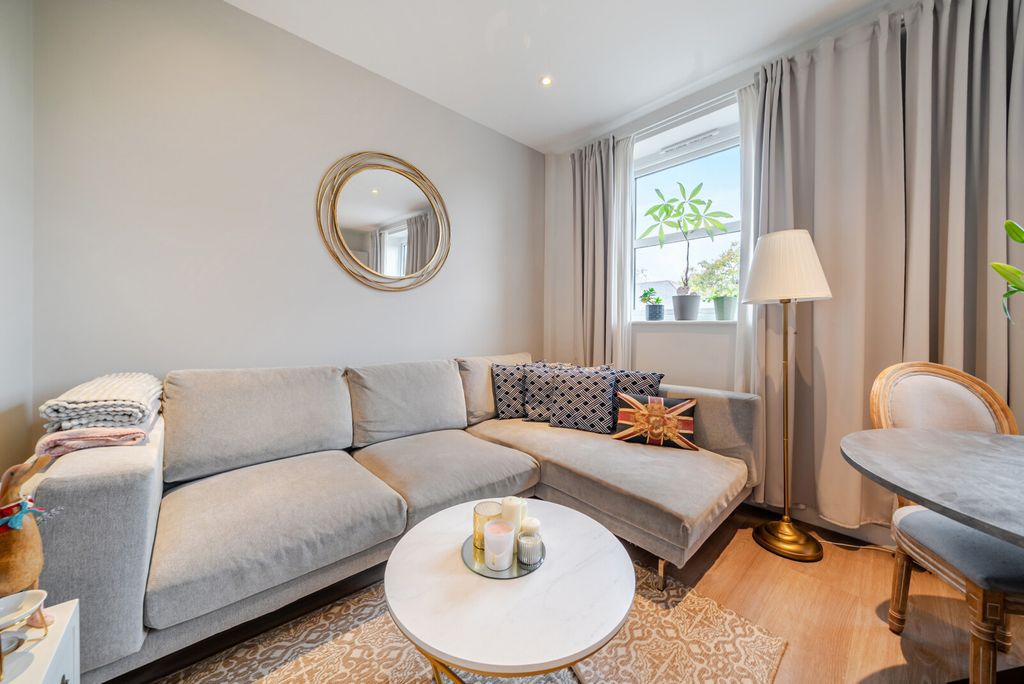 Property photo 1 of 16 1383760-11-692820...