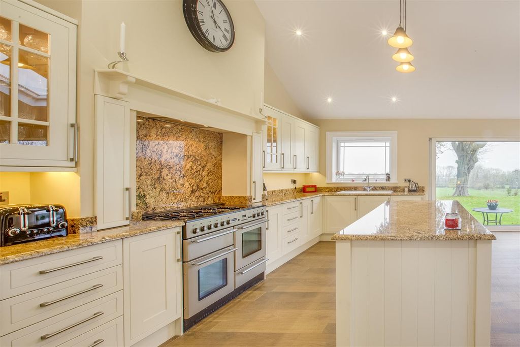 Additional image 8 of 6 bed detached house for saleThe Ride, Totternhoe, Bedfordshire LU6