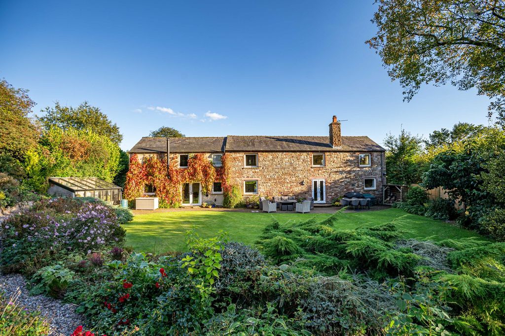 Property photo 1 of 44