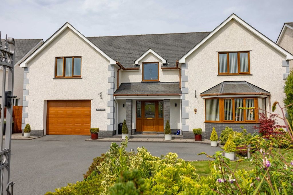 Property photo 1 of 66
