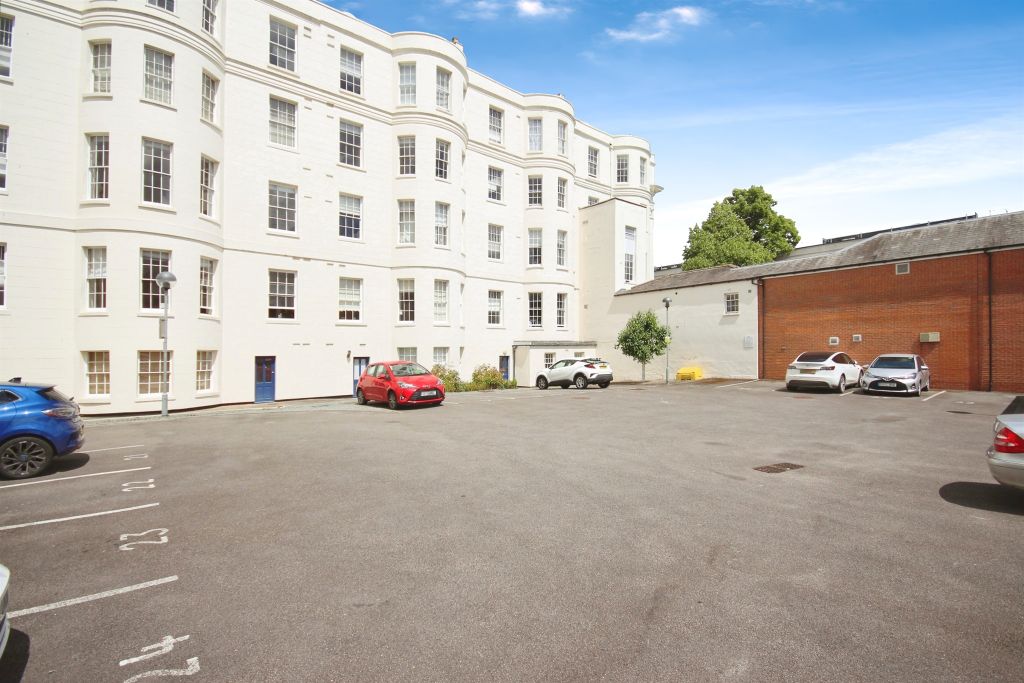 Property photo 2 of 10