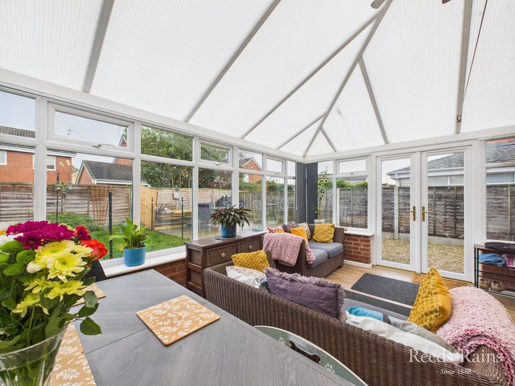 Property photo 3 of 28 Conservatory