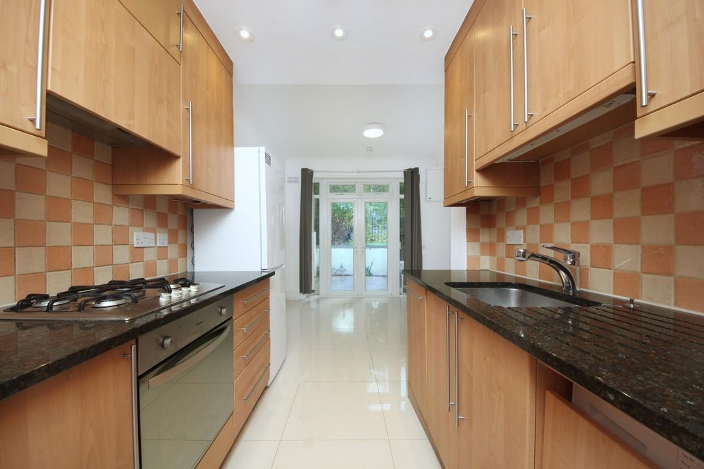 Property photo 2 of 14 Gv- F2 - 84 Grange Rd (8).Jpg