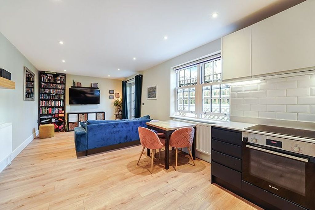 Property photo 2 of 11