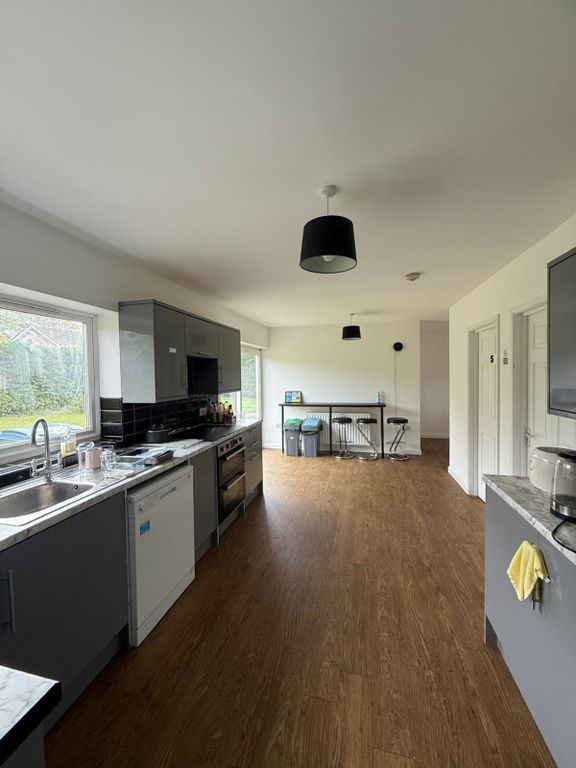 Property photo 1 of 6 Kitchen