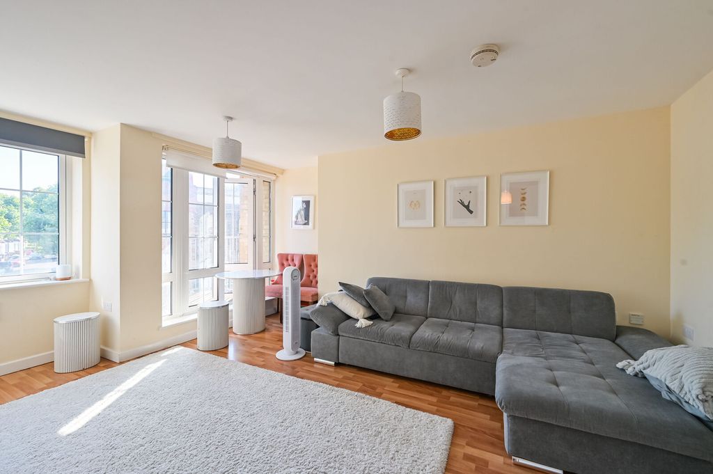 Property photo 2 of 11