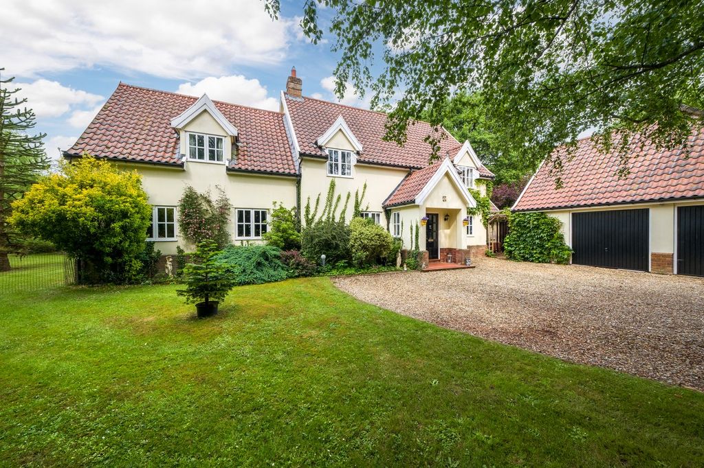 Property photo 2 of 32 3 Kings Hill-4